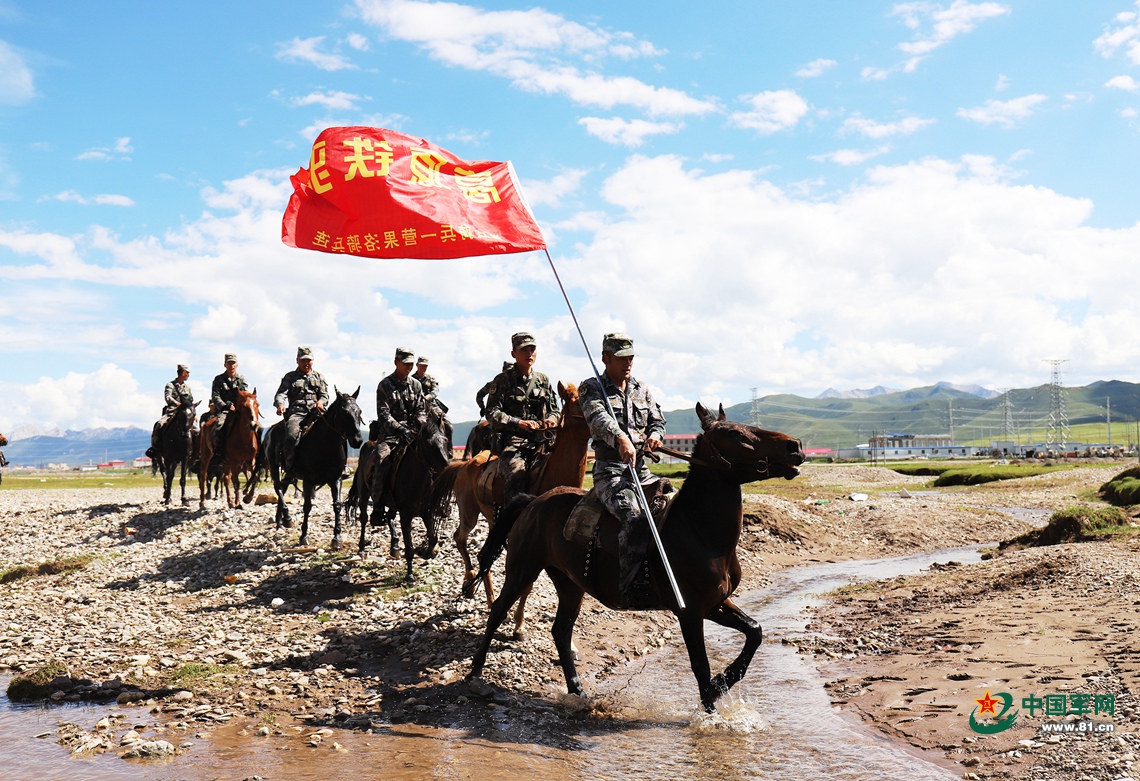骑兵连进攻！实拍青藏高原骑兵连冲锋 - 军事 - 新湖南
