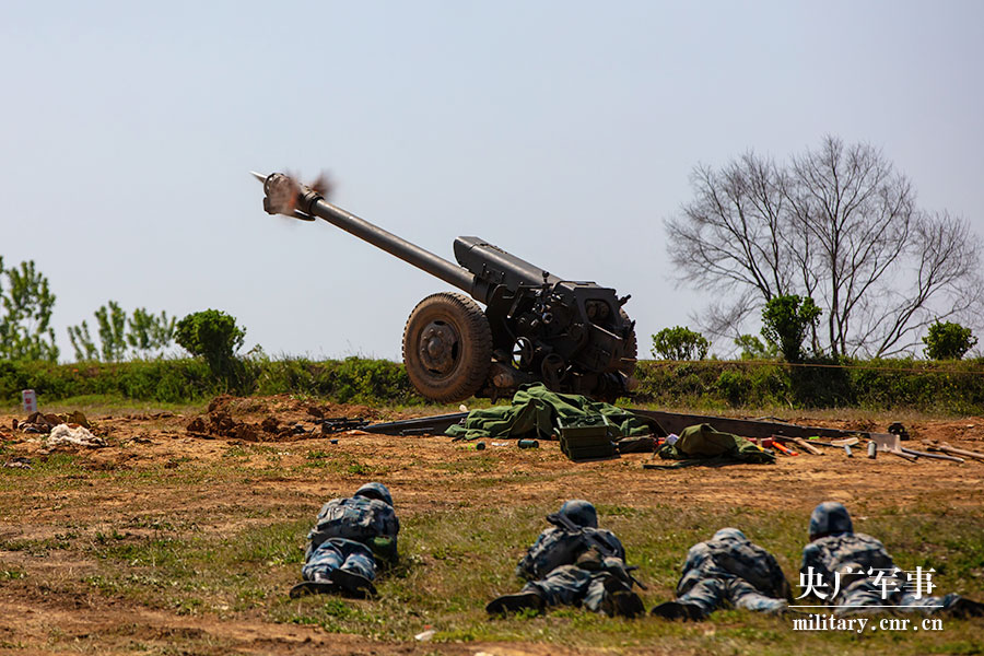 呼啸出膛!空降敌后的战争之神