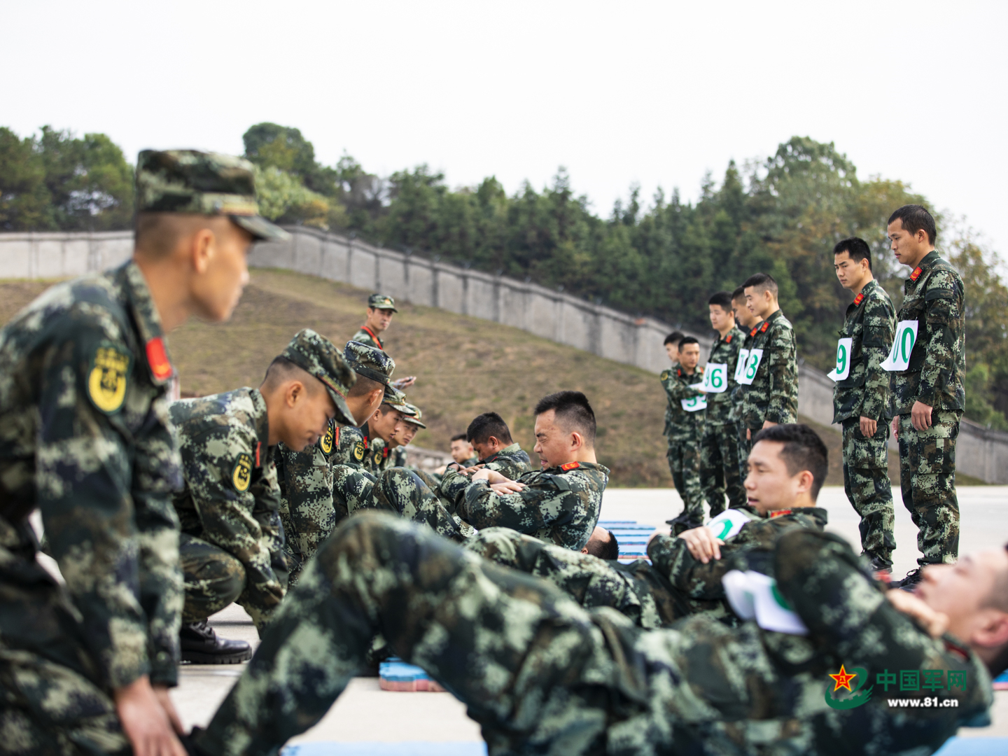 带伤考核还拿到满分 侦察兵的训练就是这么拼 - 中国军网