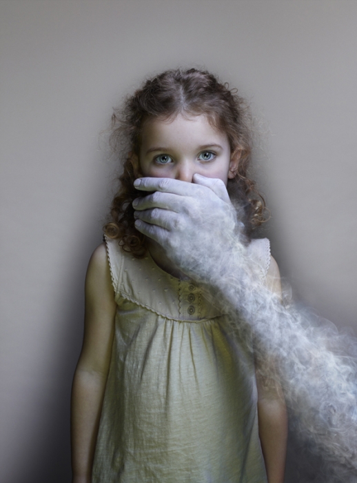 职业组 广告类 Nadav Kander – “Smoke Free”