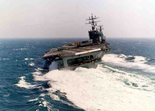 央视曝光中国航母高速大转弯试航超震撼画面