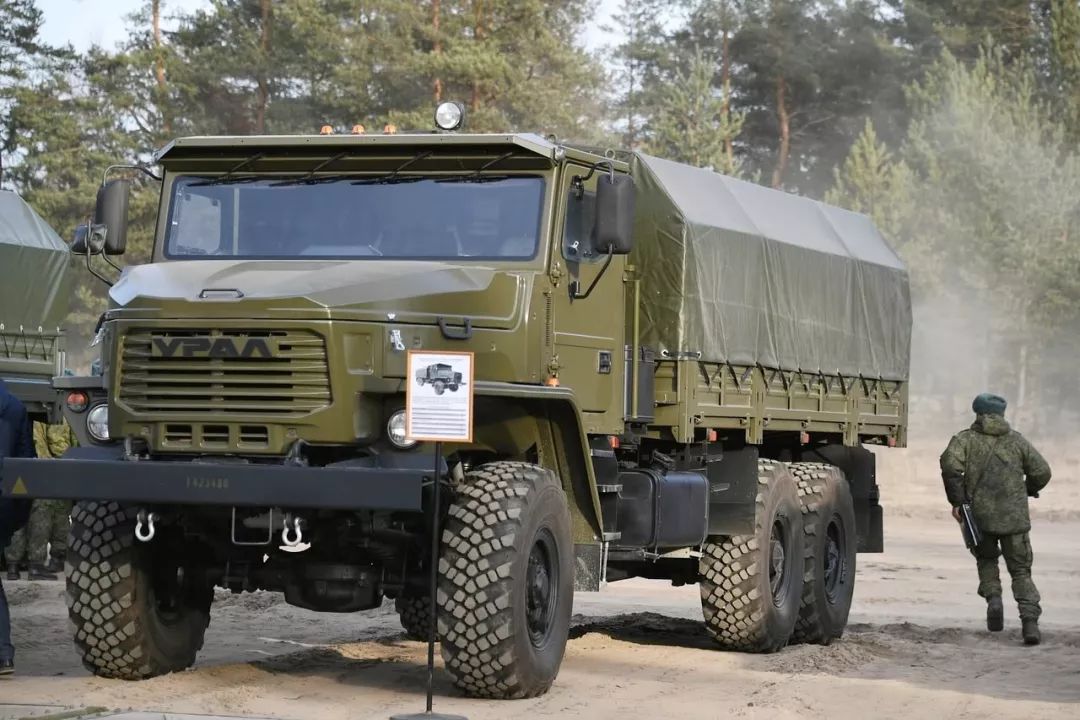 暴力美学的代表作:俄罗斯陆军新一代战术车辆公开展示