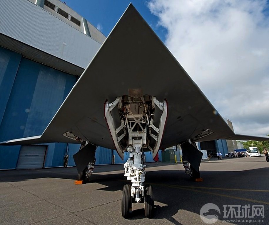 x47b无人空战系统完成首飞