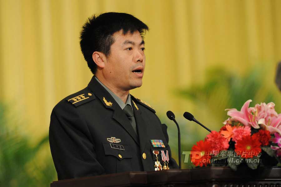 雷锋生前所在团政治委员 王洪刚发言:"让雷锋精神代代相传".