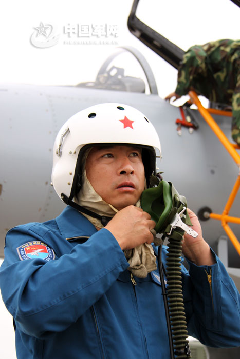 歼十专家级飞行员成空某师副师长严锋剪影