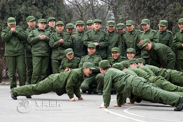 新兵连里来了个"武教头"