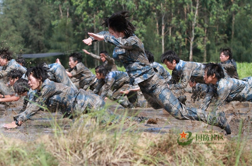 海军陆战队女兵训练图片