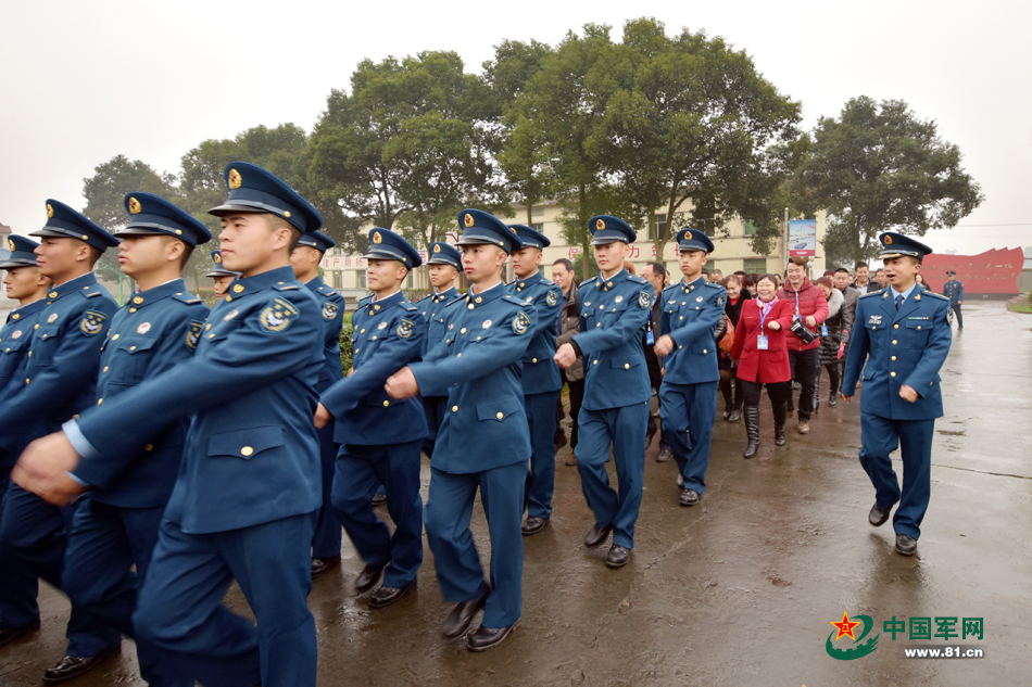 请亲人检阅组图1925