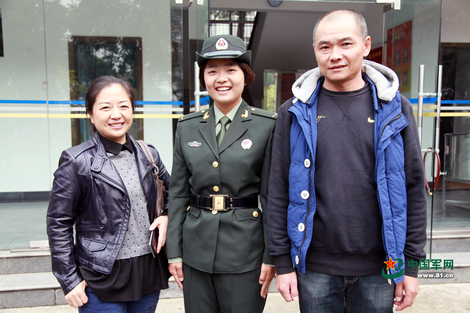 与父母一起见证我的军旅成人礼组图