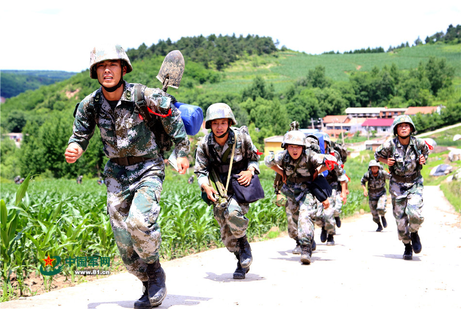 "一条龙"连贯作业考核 某炮兵团的急速24小时