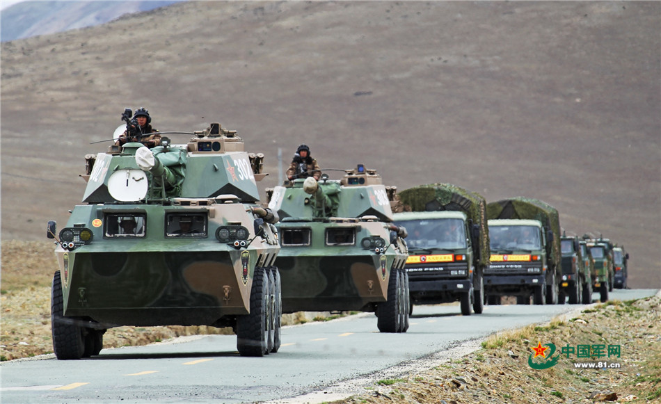 前进的车队.全意 摄