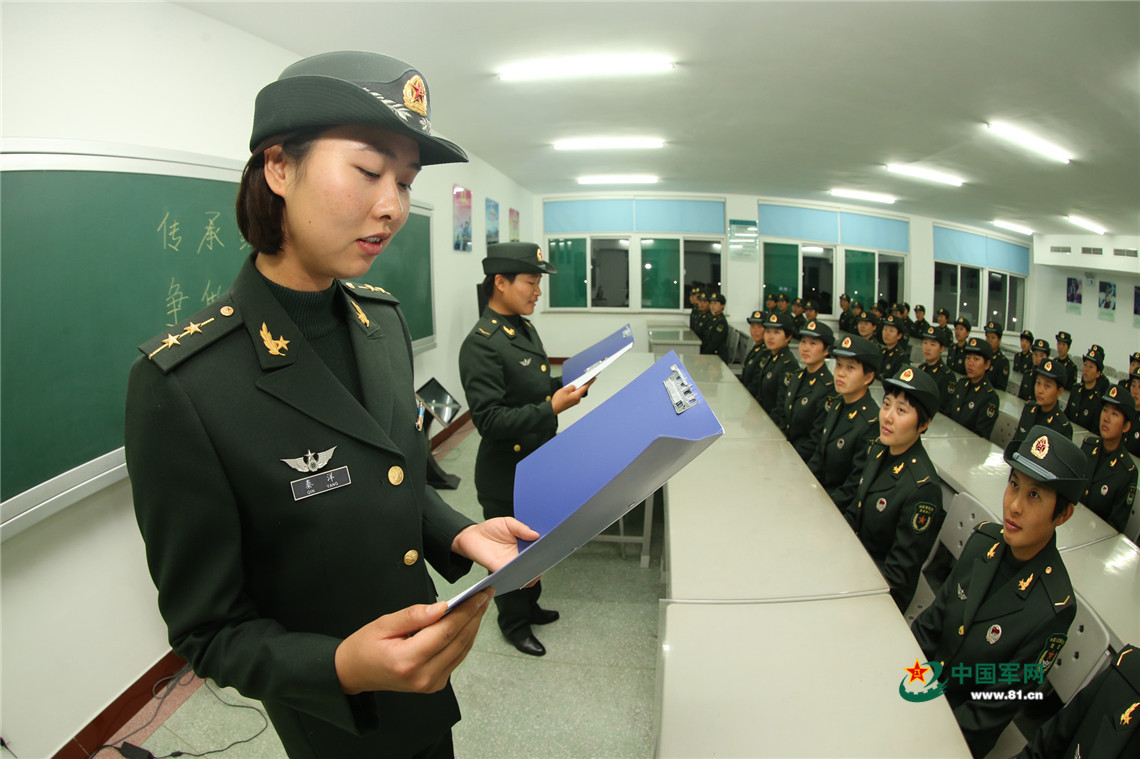 高个子女指导员为何圈粉无数