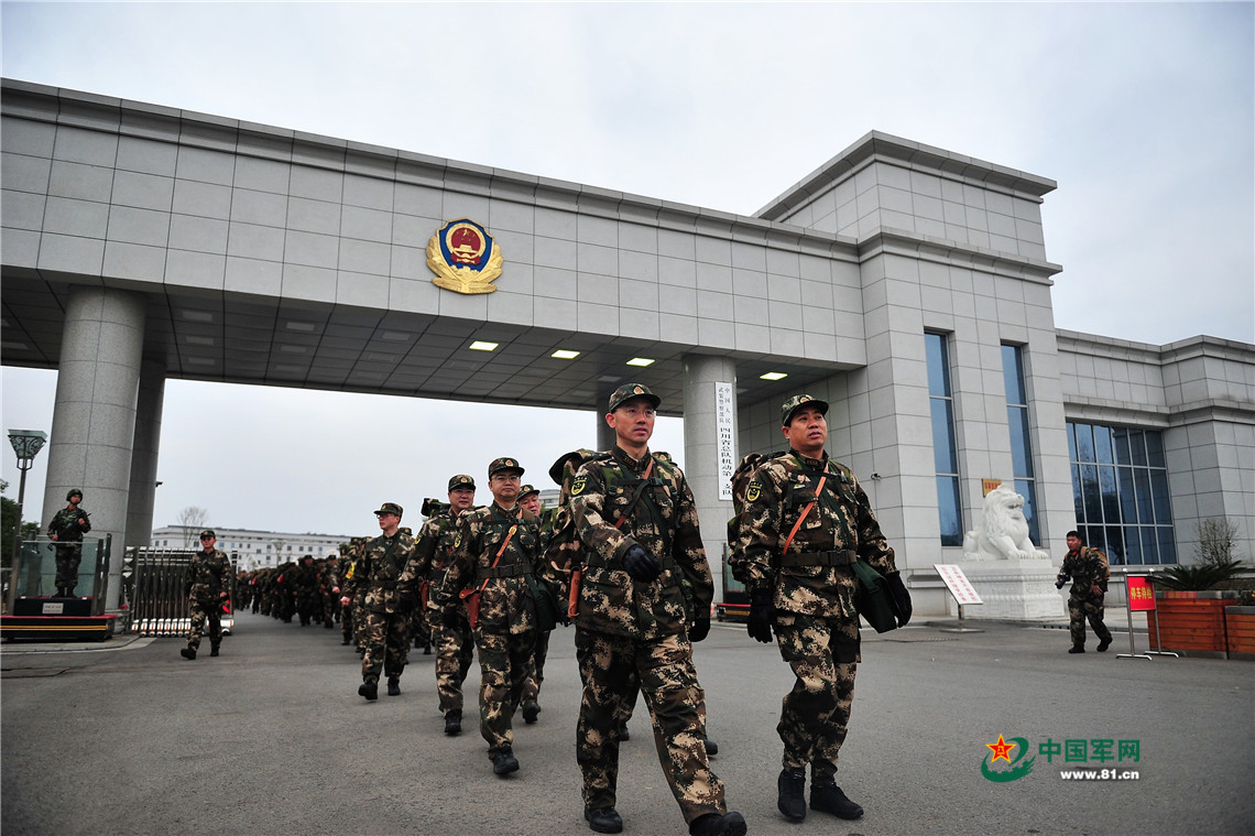 2018年1月3日,武警四川总队举行冬季野营拉练.