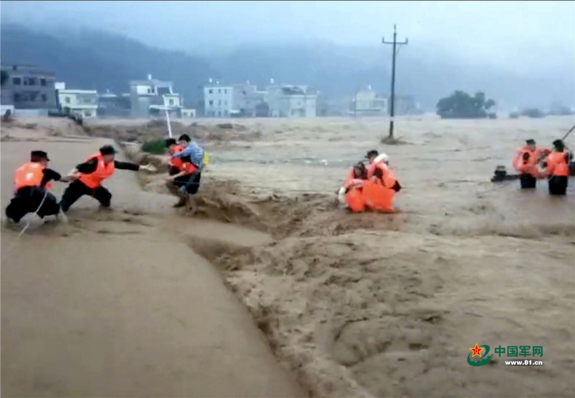 重庆连降暴雨引发洪水，我们遭遇暴雨该如何自救？ - 哔哩哔哩