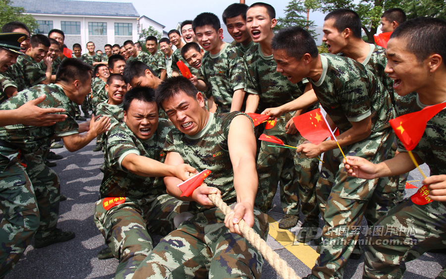 官兵同乐创和谐