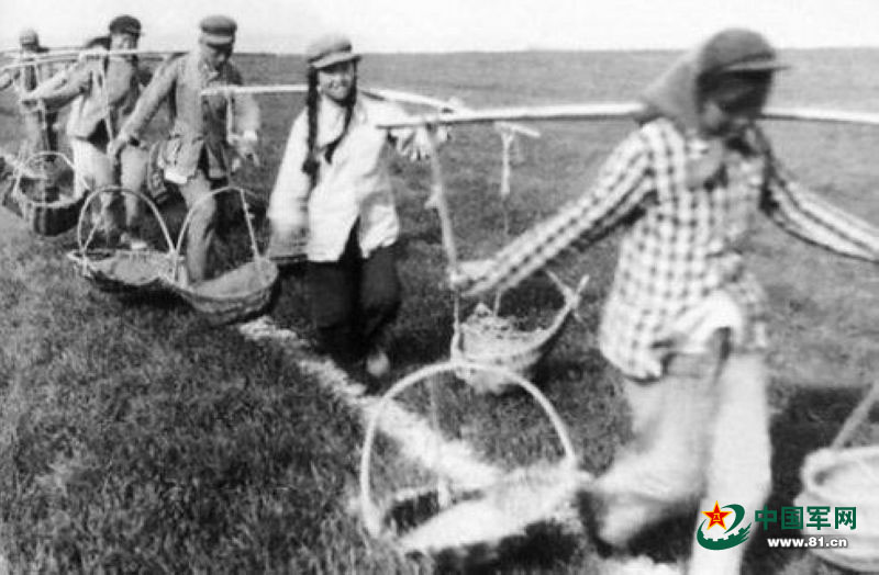 白手起家艰苦奋斗老照片里的新疆生产建设兵团组图940