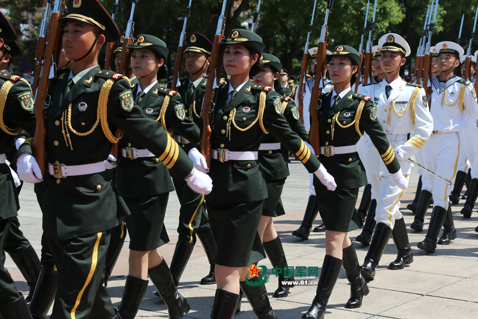 北京卫戍区仪仗队女兵图片
