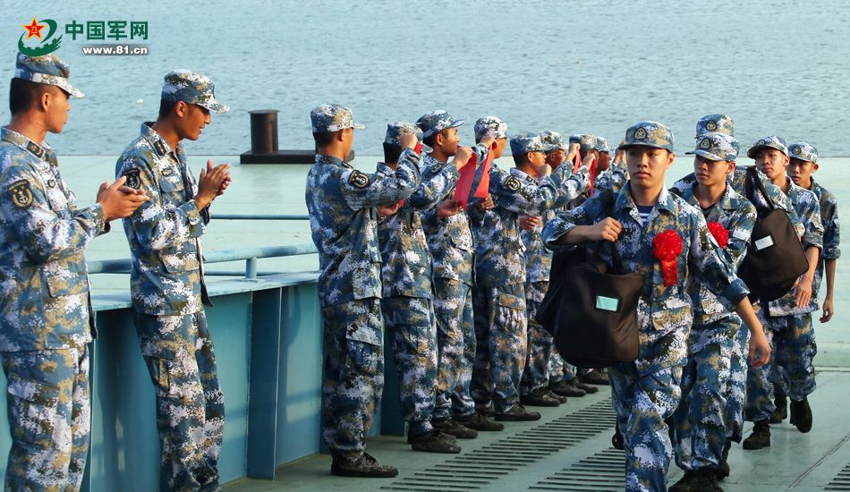 海军东海舰队喜迎新兵入营